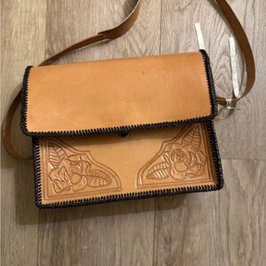 Elegant Tan Leather Shoulder Bag